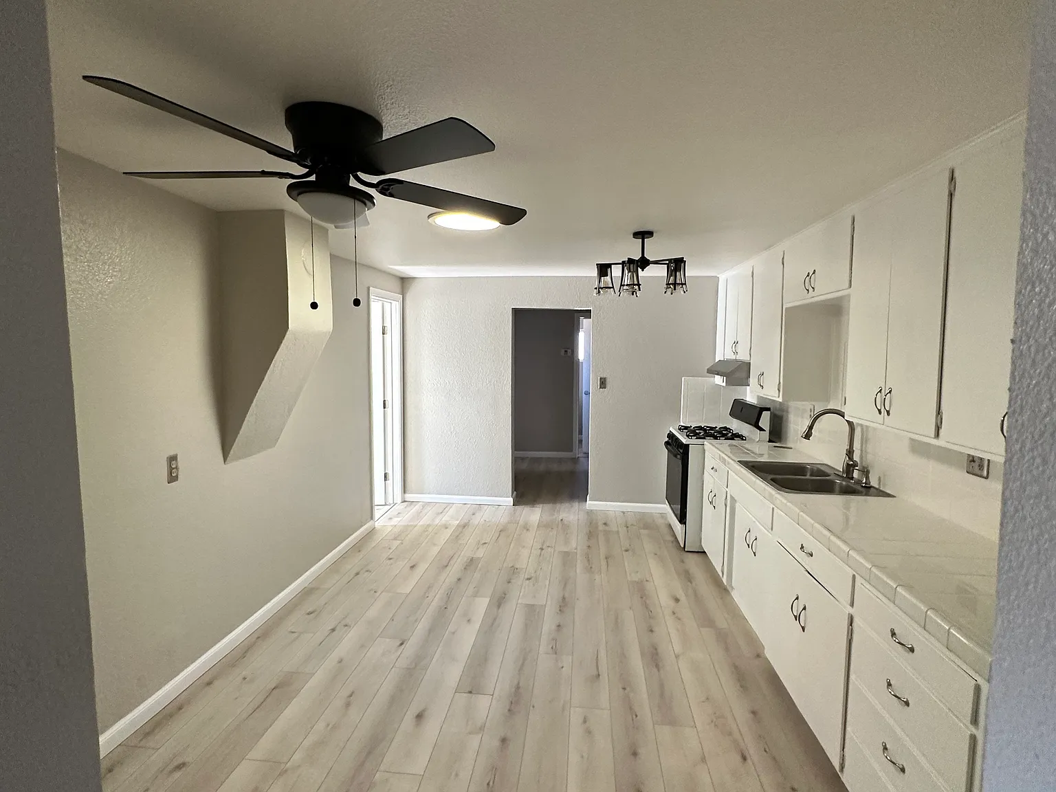4 bed, 1645 sqft, $2,400 — Photo 3