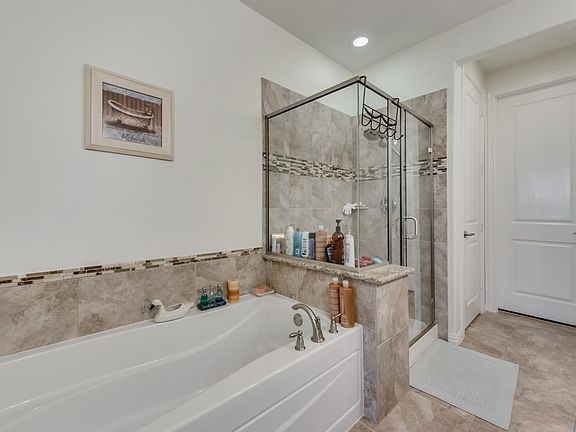 4th image of 4829 Bayview Dr
