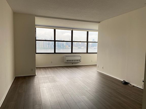 3rd image of 7002 Boulevard E #16E