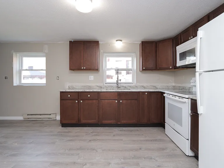 76 Meadow St #D — Photo 4