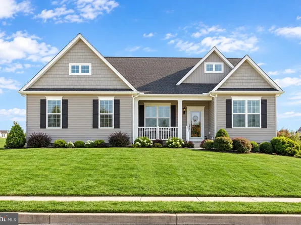 24 Whispering Ln, Hanover, PA 17331