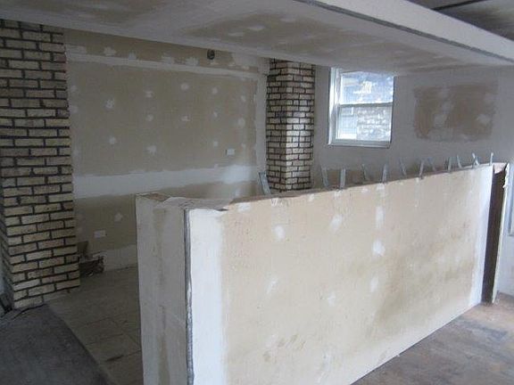 3rd image of 4866 W Saint Paul Ave