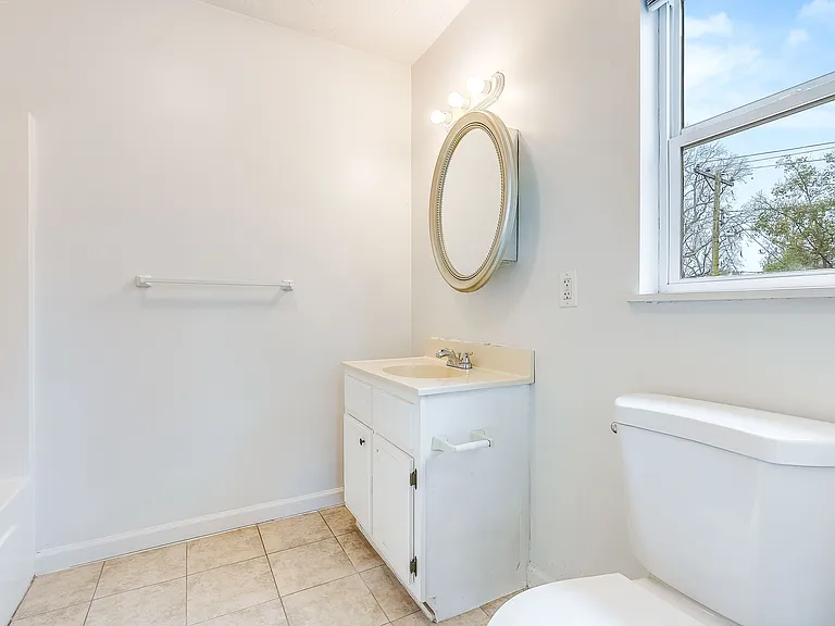 1113 E Park Ave #B — Photo 16