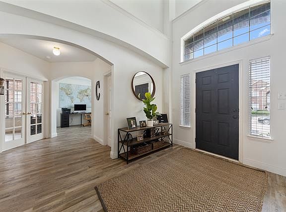 2nd image of 1011 Grand Teton Dr