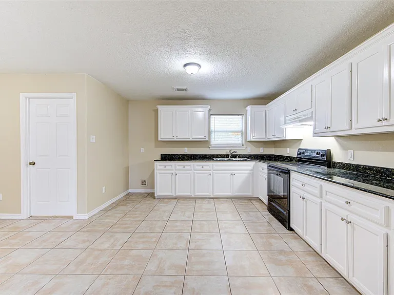605 Center St #B — Photo 15