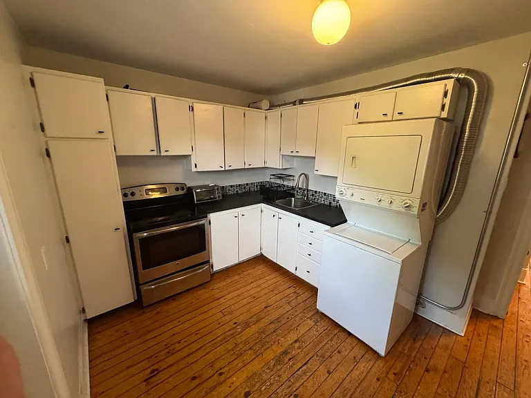230 Percy St #2 — Photo 16