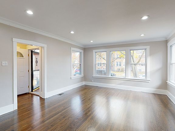 5th image of 6144 N Claremont Ave
