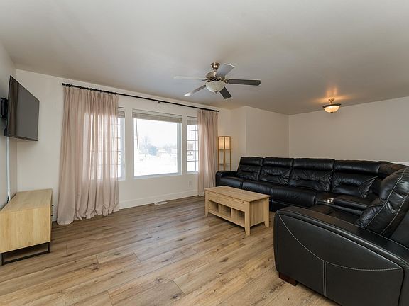 3rd image of 7540 Red Cedar Dr NE