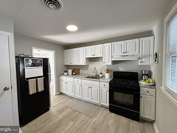 3rd image of 162 Kinsley Rd