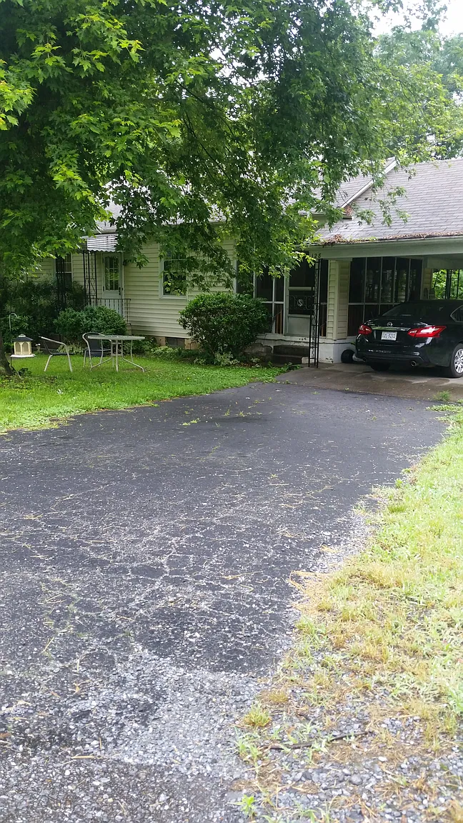 128 Marshall St photo 1