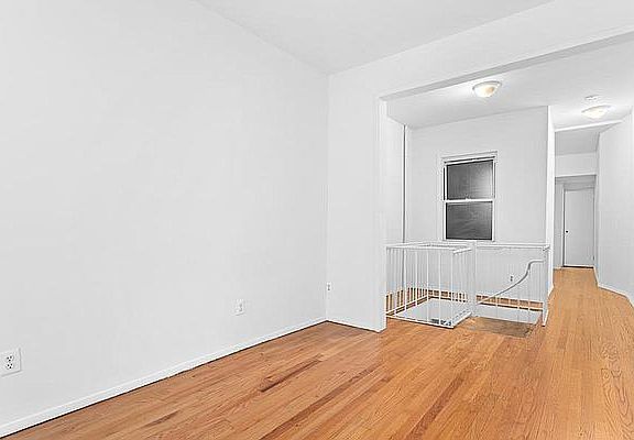 3rd image of 221 E 89th St APT 1A