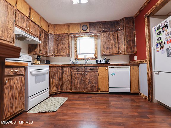 5th image of 18 Lawrence St W
