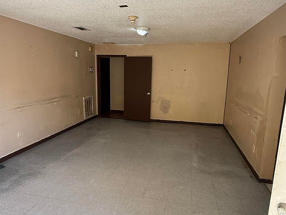 3rd image of 2644-2646 Helena St