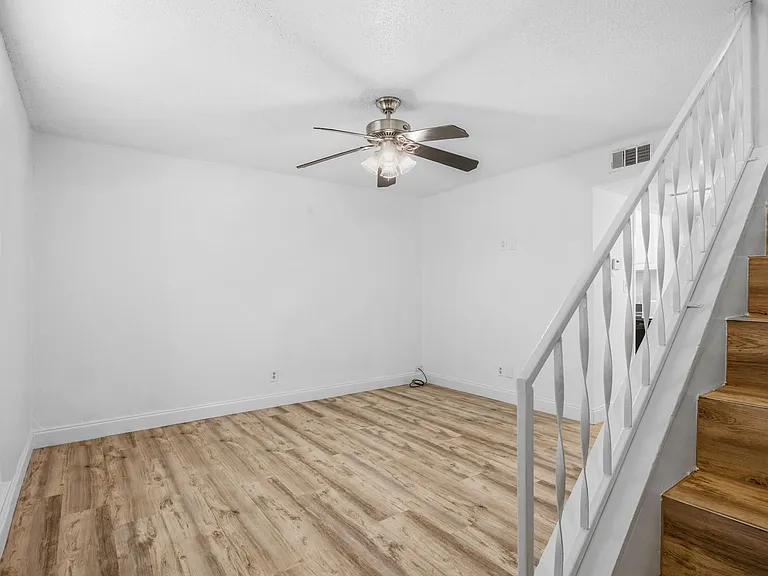 2729 Hurstview Dr — Photo 20