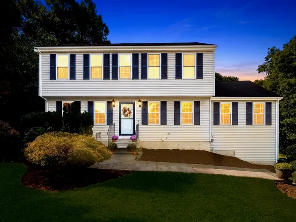 26 Sunset Dr, Douglas, MA 01516
