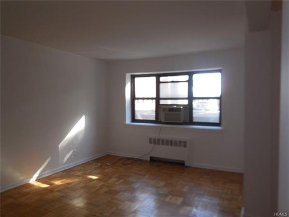 4th image of 40 Fleetwood Ave