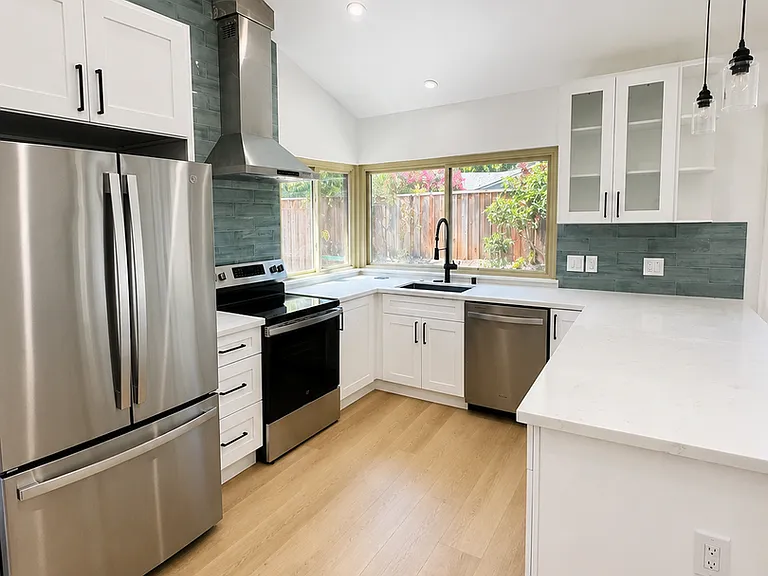 9887 Broadmoor Dr — Photo 5