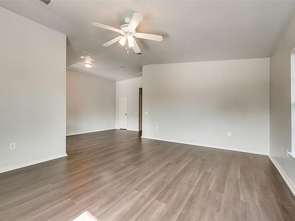 4th image of 663 Hardy St