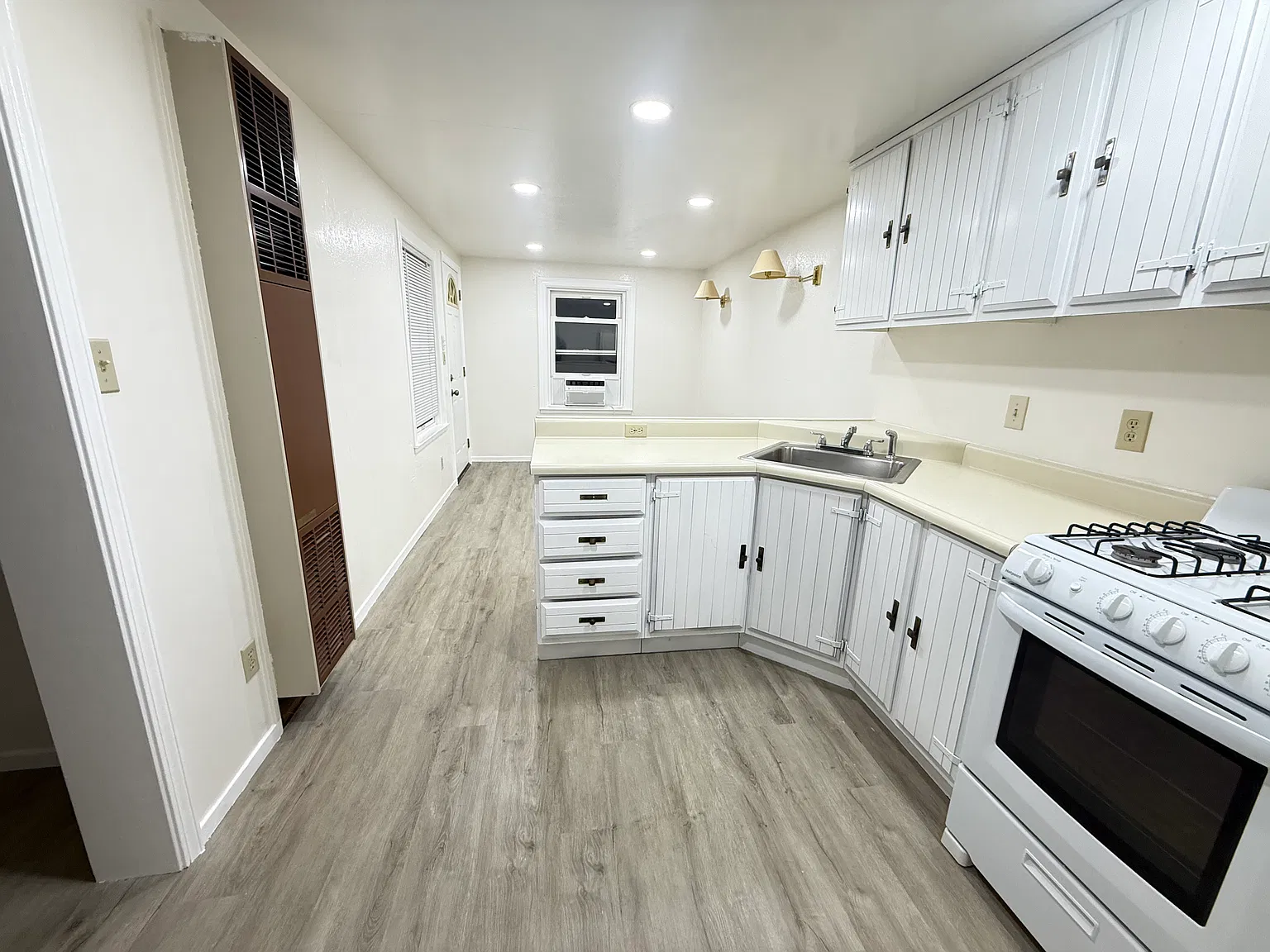 1 bed, 425 sqft, $1,750 — Photo 2