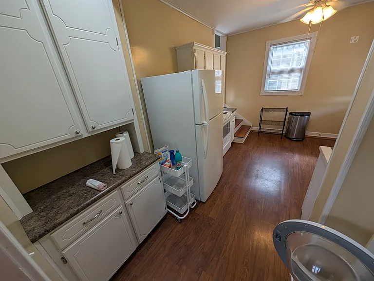 929 Riley St — Photo 31