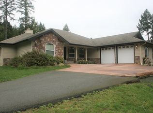 944 Pioneer Ln, Brookings, OR 97415