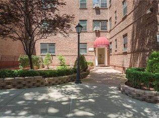 10225 67th Rd, Flushing, NY 11375