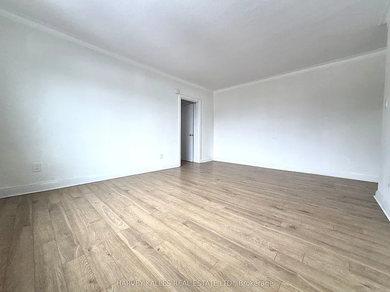 2905 Saint Clair Ave E #12 — Photo 8