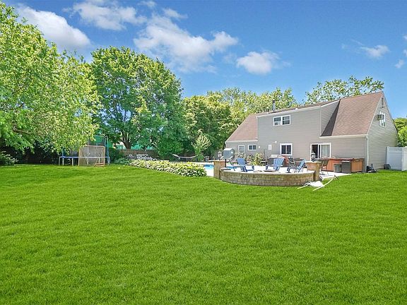 3rd image of 7 Central Woods Ln