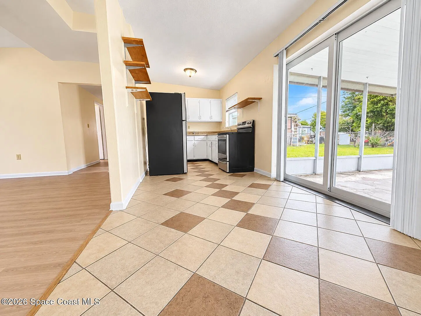 3 bed, 1.5 bath, 1260 sqft, $1,800 — Photo 4