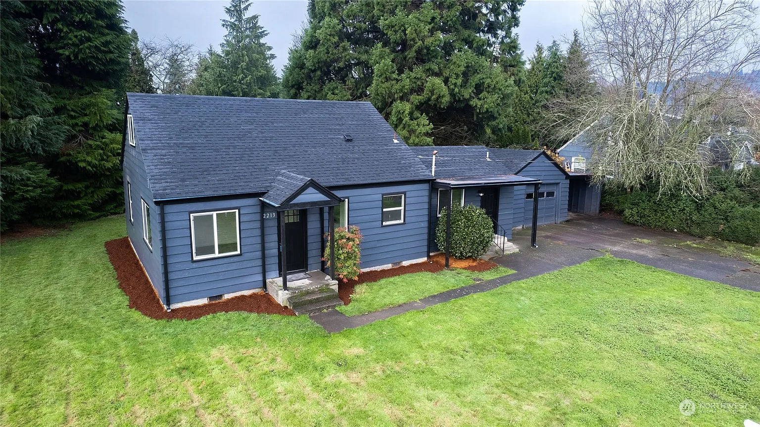 2213 36th Avenue photo 1