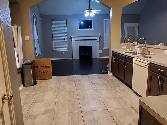 Large kitchen area
Quartz countertop recently installed* picture coming up Friday