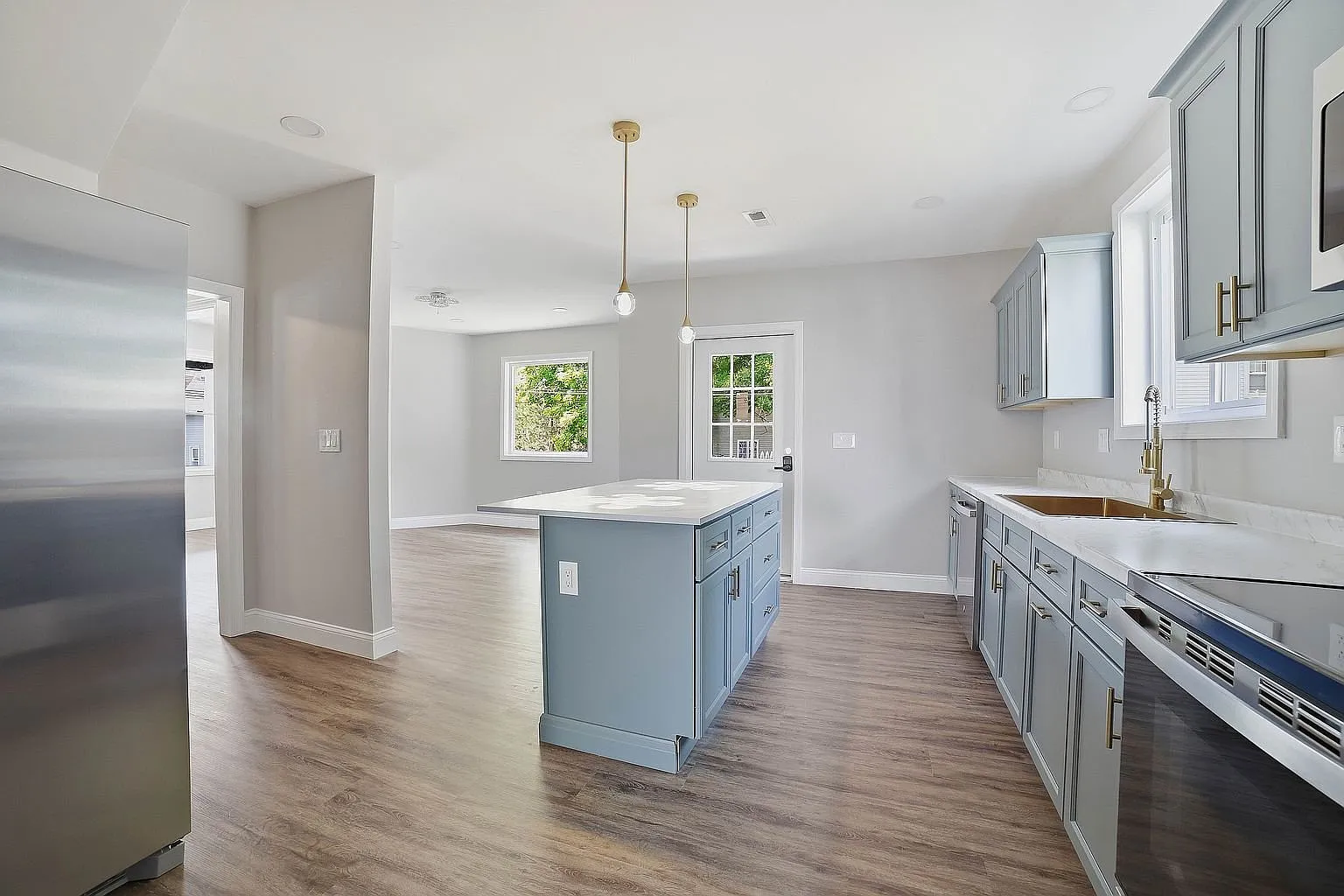 4 Bed/2 Bath Unit in Shrewsbury, MA | $3700/mo — Photo 4