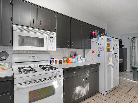 5th image of 2411 S Camber Avenue