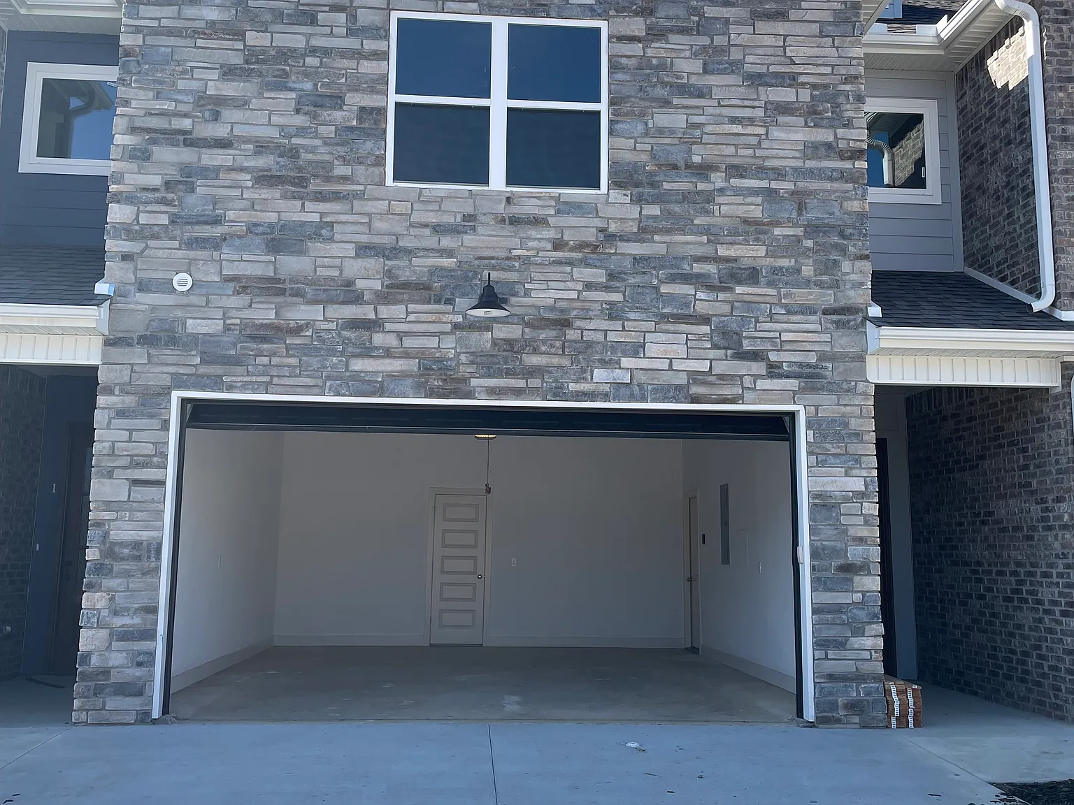 3 bed, 2.5 bath, 1959 sqft, $1,800 — Photo 4