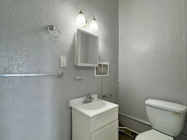 For Rent: Spacious Urban Living at 1322-1324 Eutaw Pl Your Ideal City Dwelling! — Photo 14