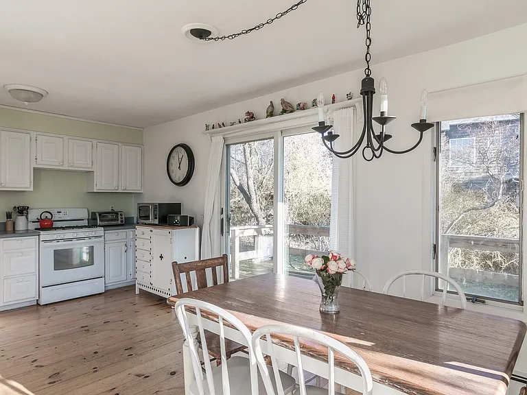 11 Sanger Pl — Photo 4