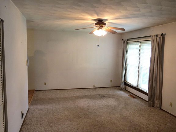 3rd image of 3222 Chaucer Dr