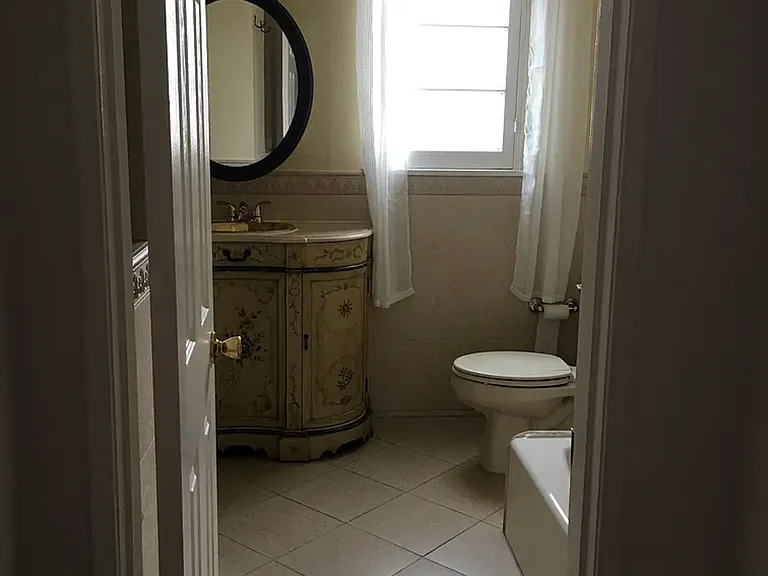 148 N Swall Dr #2 — Photo 7