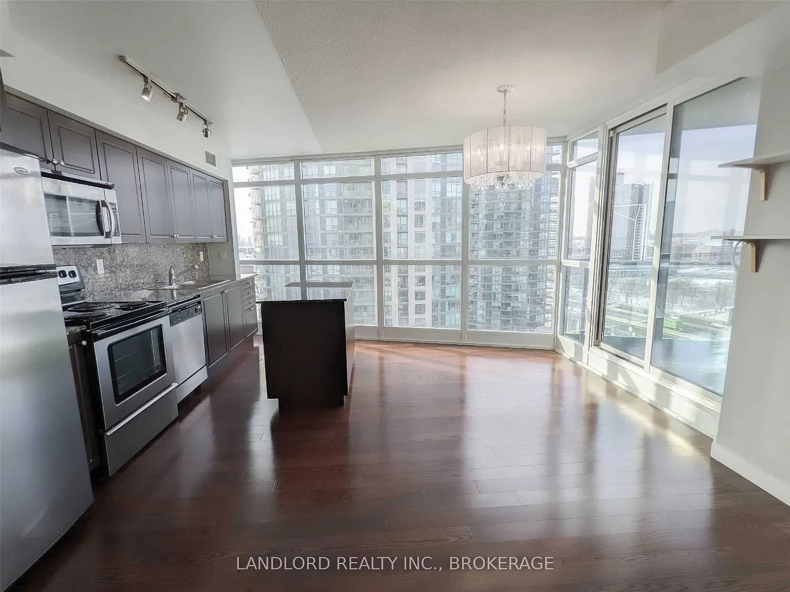 215 Fort York Blvd — Photo 4