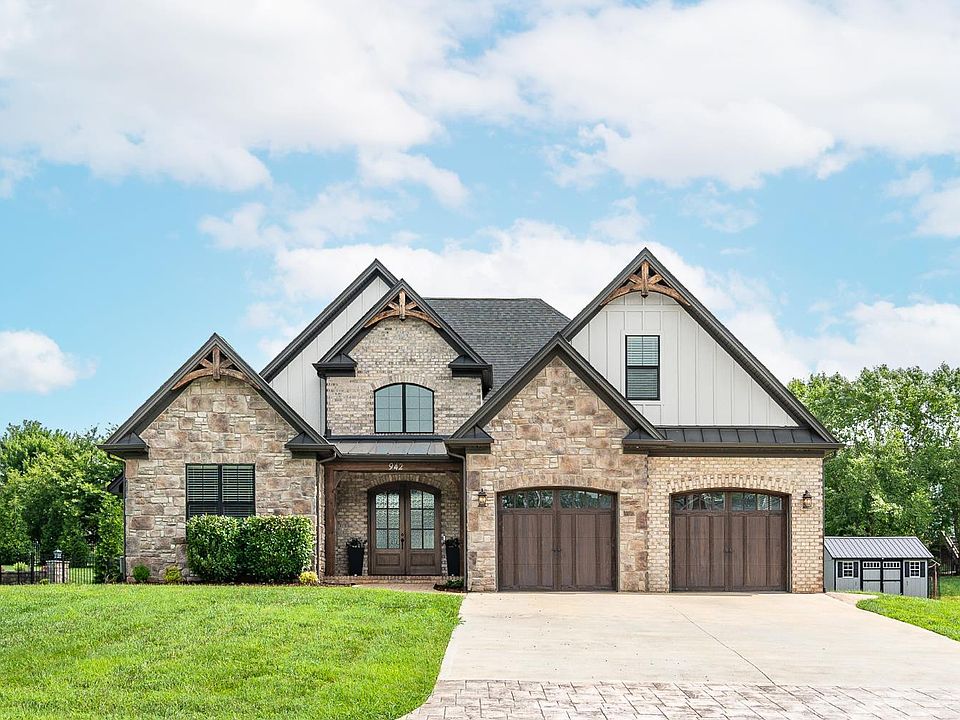 1st image of 942 Leander Dr