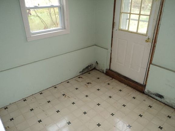 3rd image of 236 Greenlawn Ave