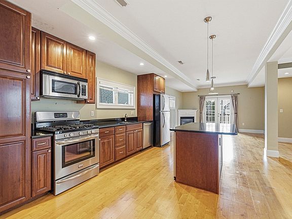 3rd image of 5 Mount Vernon St #2