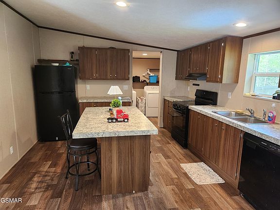 3rd image of 4111 Willow Ct
