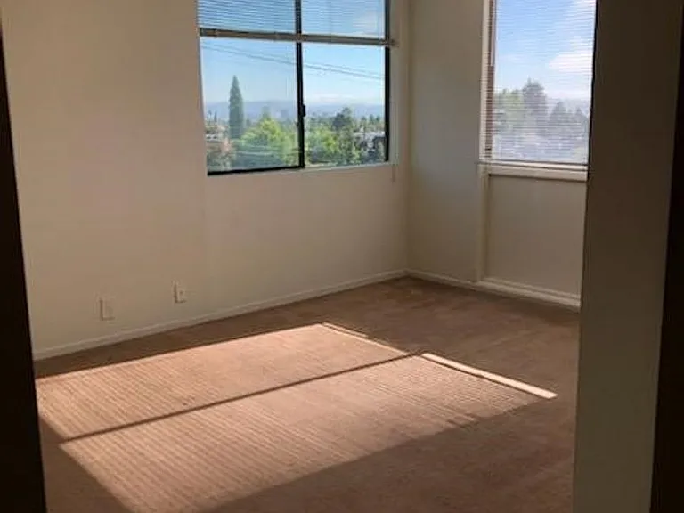 1550 Walnut St #10 — Photo 23