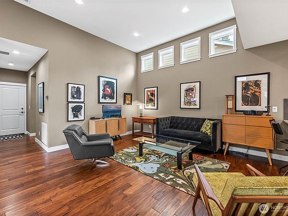 3rd image of 14317 Knoll Park Drive E