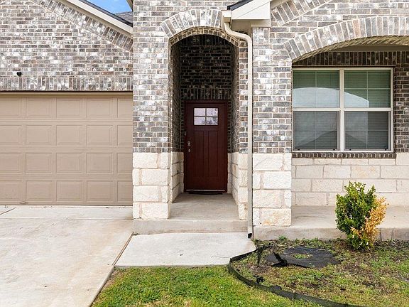 4th image of 204 Rochester Ln