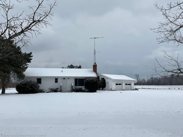 4412 Carrigan Rd, Fort Gratiot, MI 48059