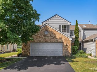 61 King Dr, Streamwood, IL 60107