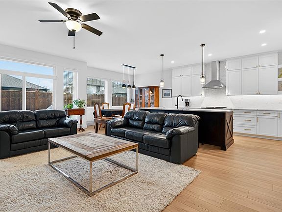 2nd image of 873 Aspen Rd