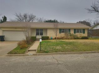 902 S Avenue M, Clifton, TX 76634